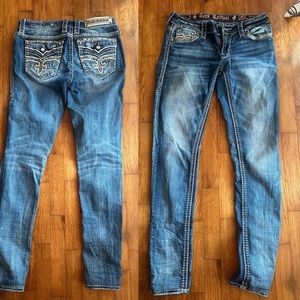 Nice Rock Revival Mid Rise skinny jeans.